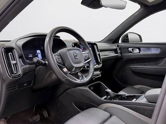 Volvo XC40 9 of 19