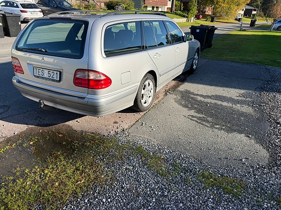 Mercedes-Benz E200 2 of 4