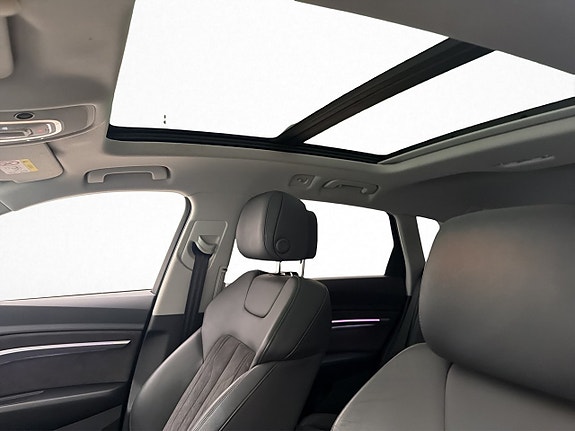 Audi e-tron 13 of 30