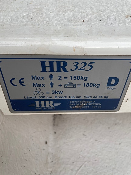 HR 325 mindre båt 3 of 5