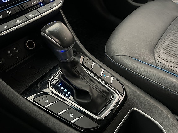 Hyundai IONIQ 22 of 30