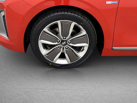 Hyundai IONIQ 29 of 30
