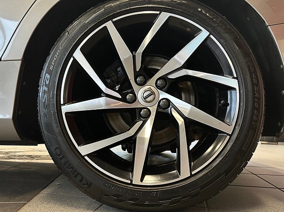Volvo V60 8 of 18