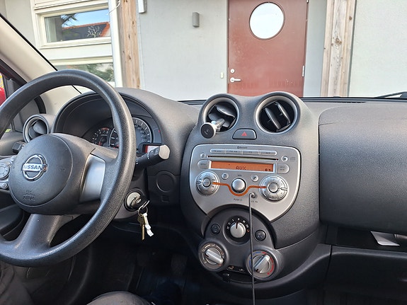 Nissan Micra 4 of 6
