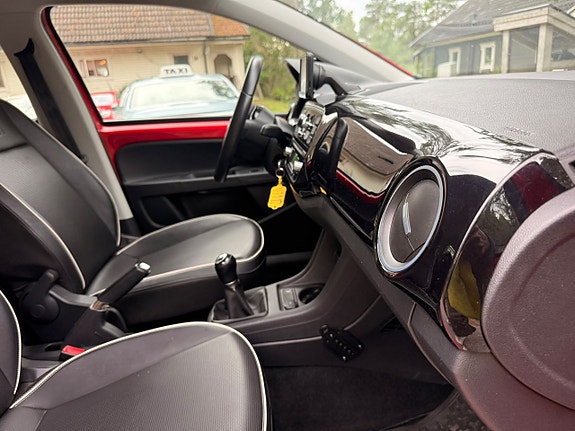 Volkswagen UP! 16 of 27