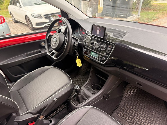 Volkswagen UP! 17 of 27