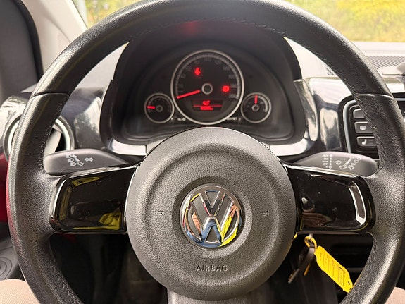 Volkswagen UP! 27 of 27