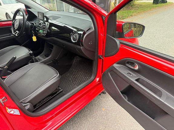 Volkswagen UP! 14 of 27