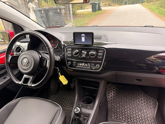 Volkswagen UP! 18 of 27