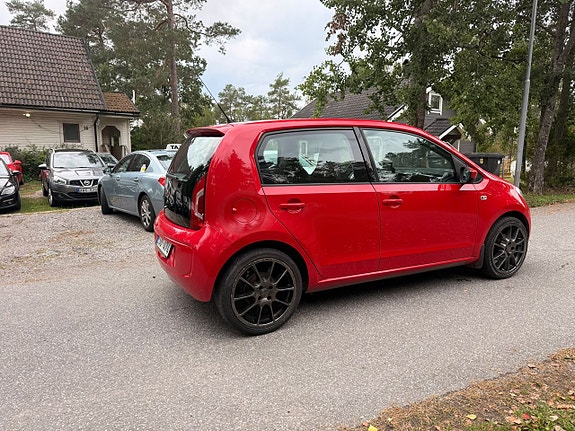 Volkswagen UP! 4 of 27