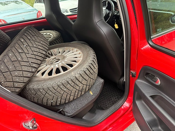 Volkswagen UP! 9 of 27