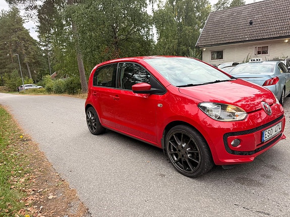 Volkswagen UP! 3 of 27
