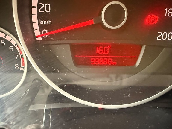 Volkswagen UP! 23 of 27