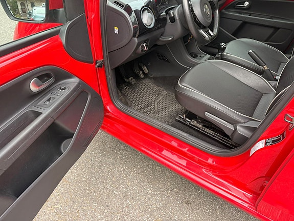 Volkswagen UP! 22 of 27