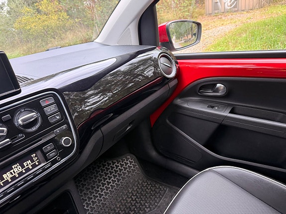 Volkswagen UP! 25 of 27