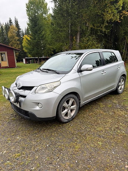 Toyota Urban Cruiser 2 of 4