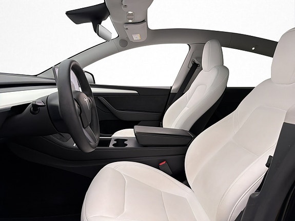 Tesla Model Y 15 of 30