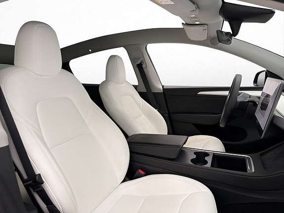 Tesla Model Y 29 of 30