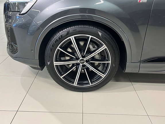 Audi Q7 3 of 10