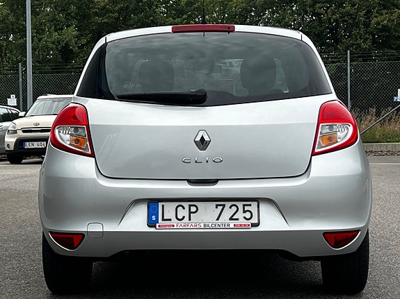 Renault Clio 18 of 20