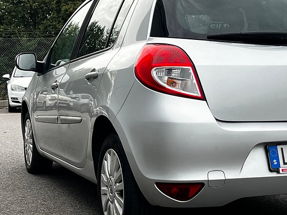 Renault Clio 17 of 20