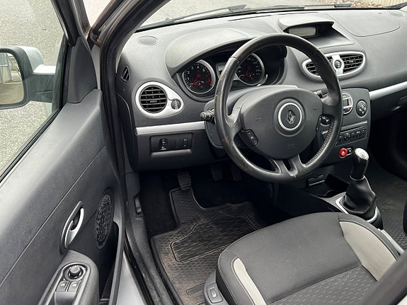 Renault Clio 8 of 20