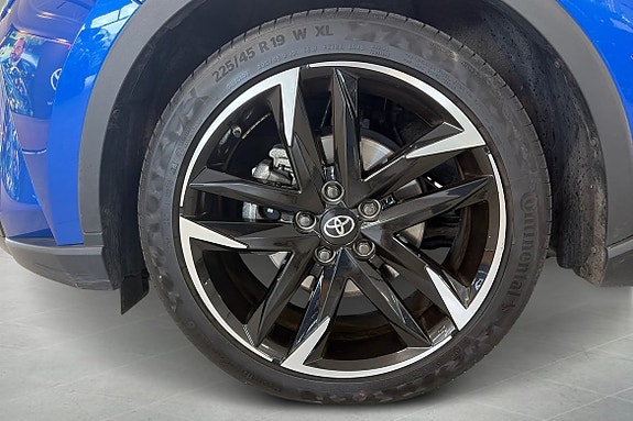 Toyota C-HR 11 of 14