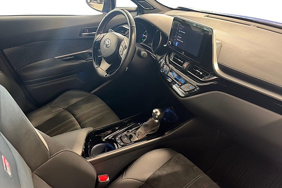 Toyota C-HR 6 of 14
