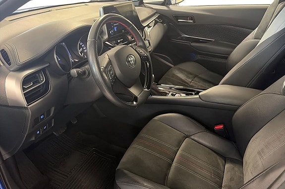 Toyota C-HR 10 of 14
