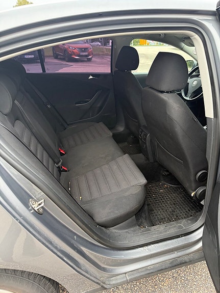Volkswagen Passat 7 of 11