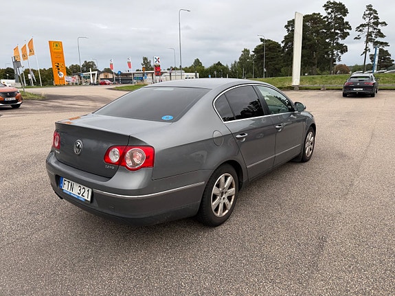 Volkswagen Passat 5 of 11