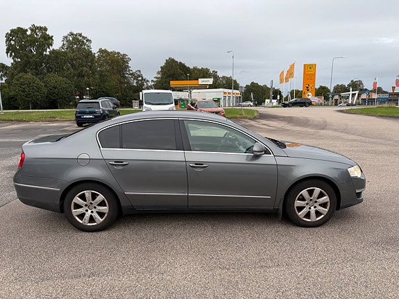 Volkswagen Passat 4 of 11