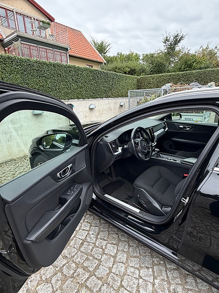 Volvo V60 4 of 12