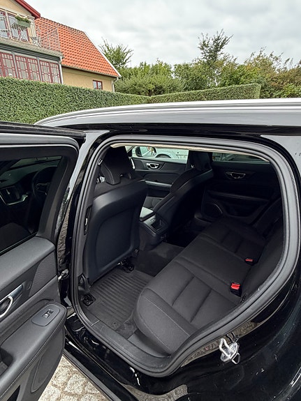 Volvo V60 3 of 12