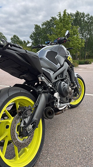 Yamaha MT-09 3 of 3
