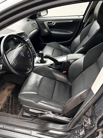 Volvo V70 4 of 7