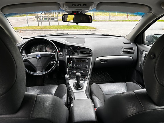 Volvo V70 6 of 7