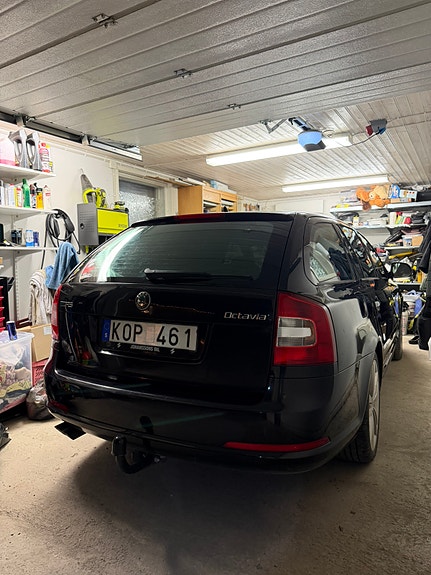 Skoda Octavia 2 of 5