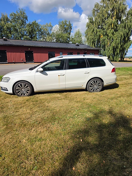 Volkswagen Passat 2 of 6