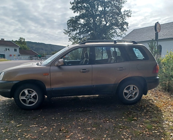 Hyundai Santa Fe 3 of 13