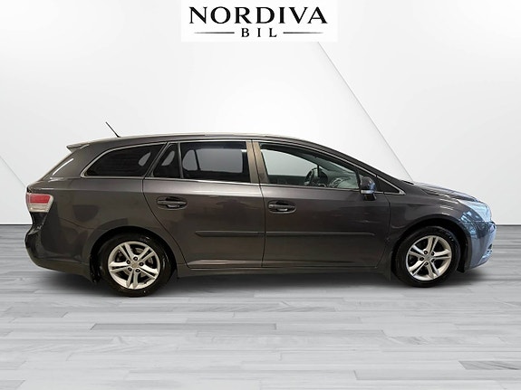 Toyota Avensis 4 of 21