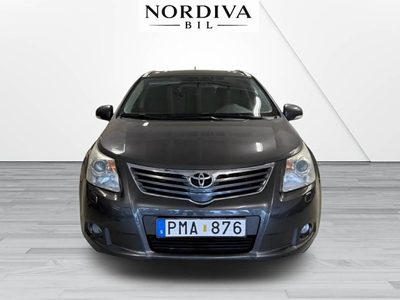 Toyota Avensis 2 of 21