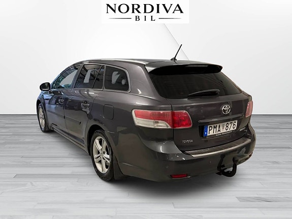 Toyota Avensis 7 of 21