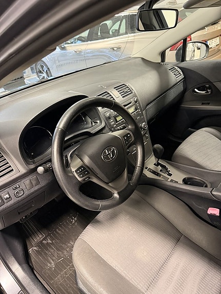 Toyota Avensis 10 of 21