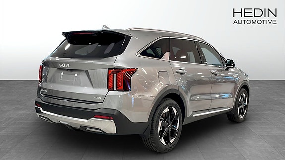 Kia Sorento 2 of 13