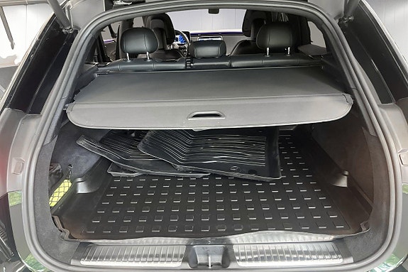 Mercedes-Benz EQE SUV 13 of 16