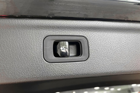 Mercedes-Benz EQE SUV 14 of 16
