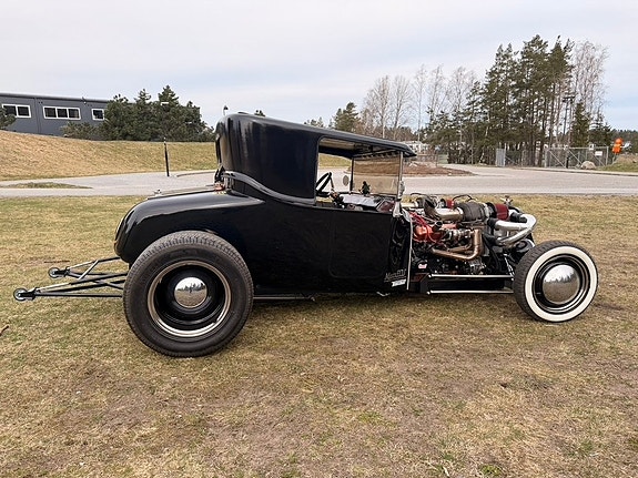 Ford Model T 8 of 17
