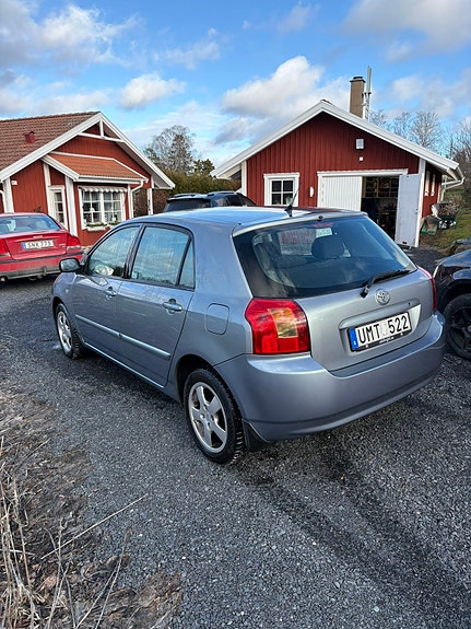 Toyota Corolla 4 of 12