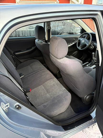 Toyota Corolla 10 of 12